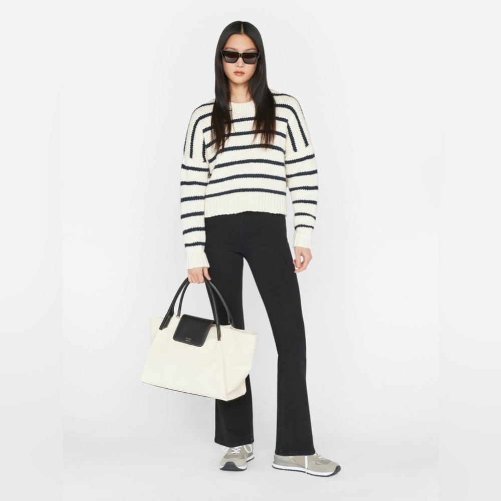 Frame The Jetset Flare
in Sheen Noir